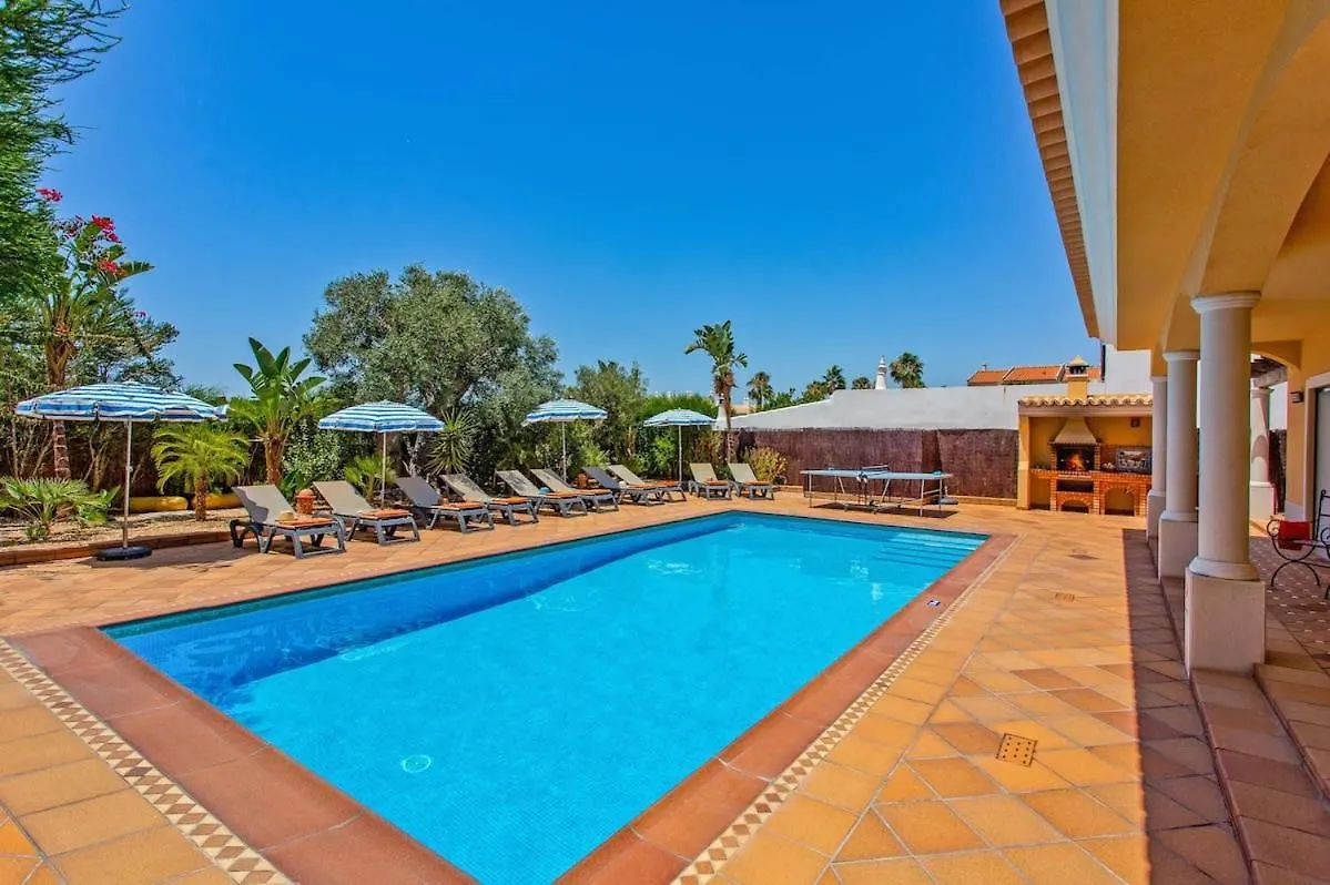 Villa Helene Norvilla: Luxury Retreat with Heated Pool Near Gale Beach Guia  Portugal