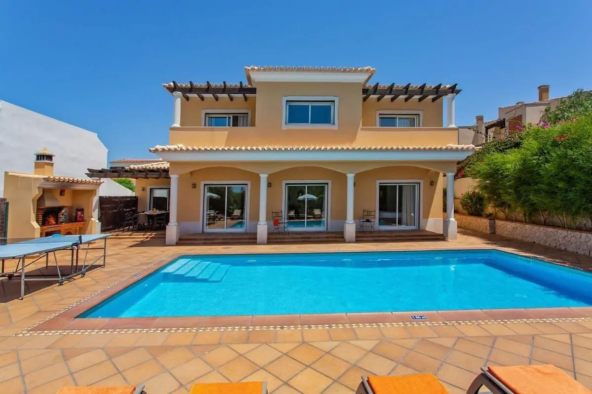 Villa Helene Norvilla: Luxury Retreat with Heated Pool Near Gale Beach Guia  0*, Guia (Faro) Portugal