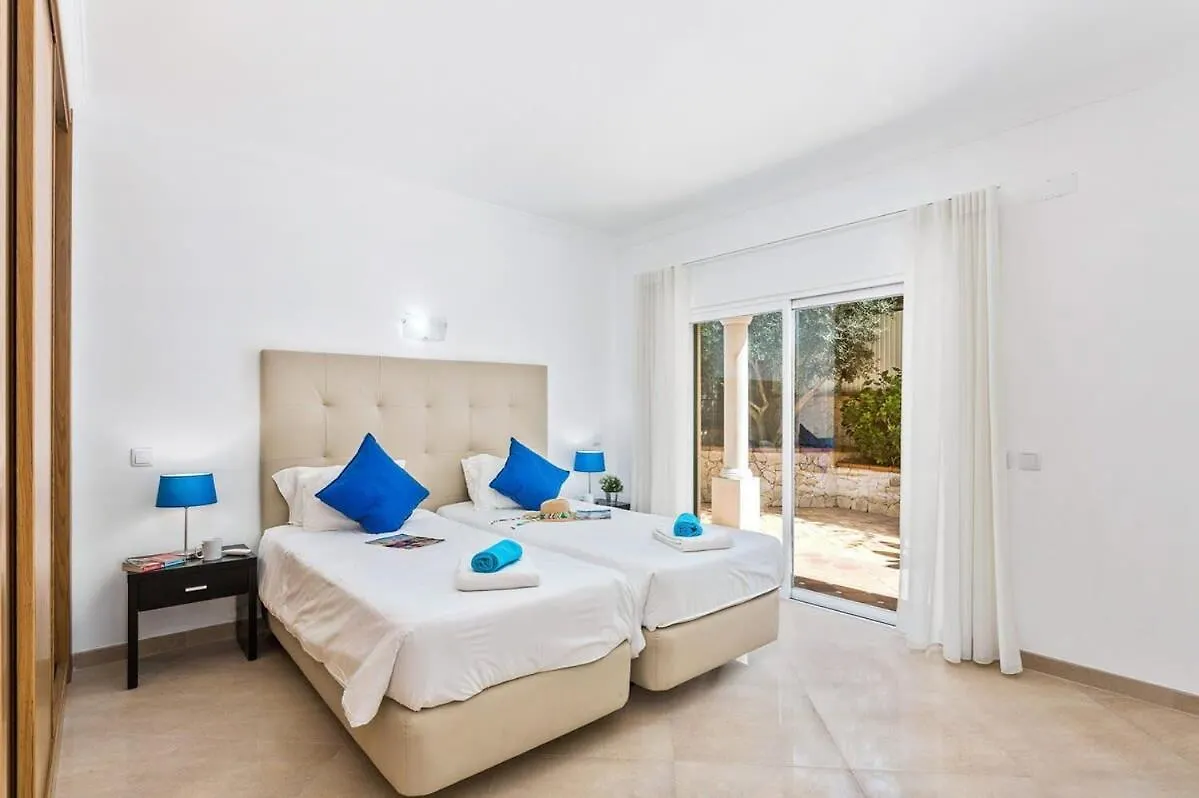 Villa Helene Norvilla: Luxury Retreat with Heated Pool Near Gale Beach Guia  Holiday home Guia (Faro)