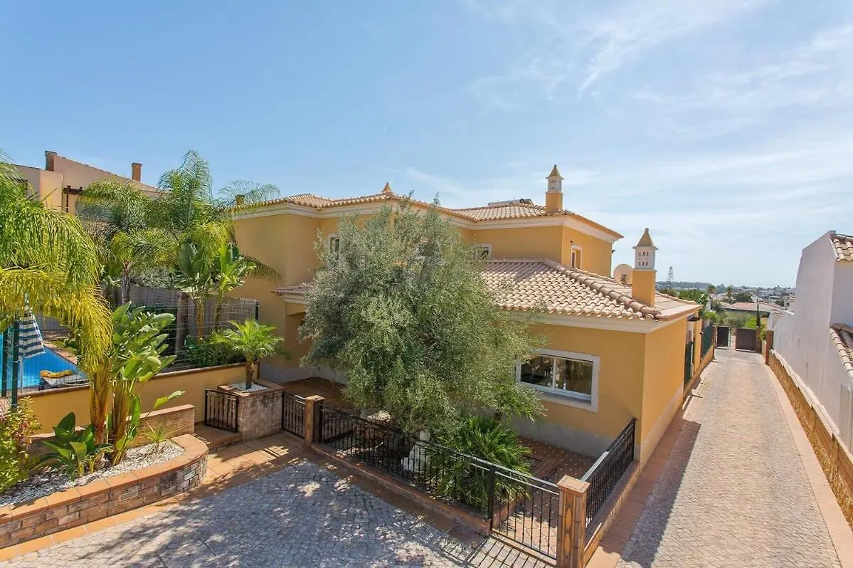 Holiday home Villa Helene Norvilla: Luxury Retreat with Heated Pool Near Gale Beach Guia  Portugal