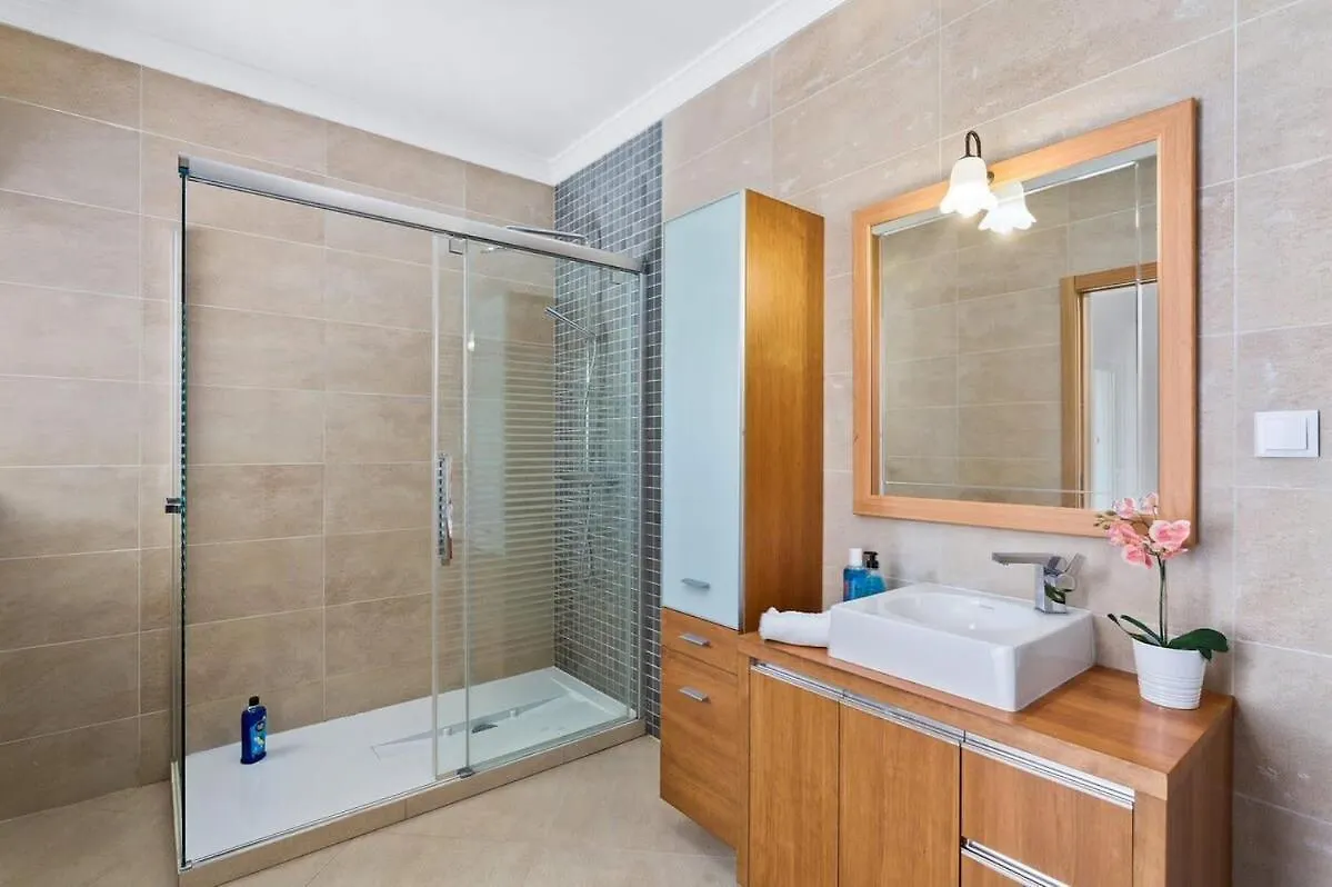 Villa Helene Norvilla: Luxury Retreat with Heated Pool Near Gale Beach Guia  Guia (Faro)