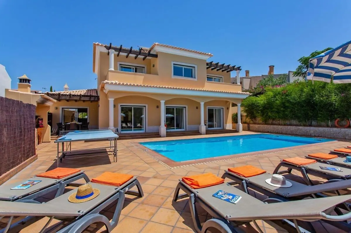 Villa Helene Norvilla: Luxury Retreat with Heated Pool Near Gale Beach Guia  Portugal