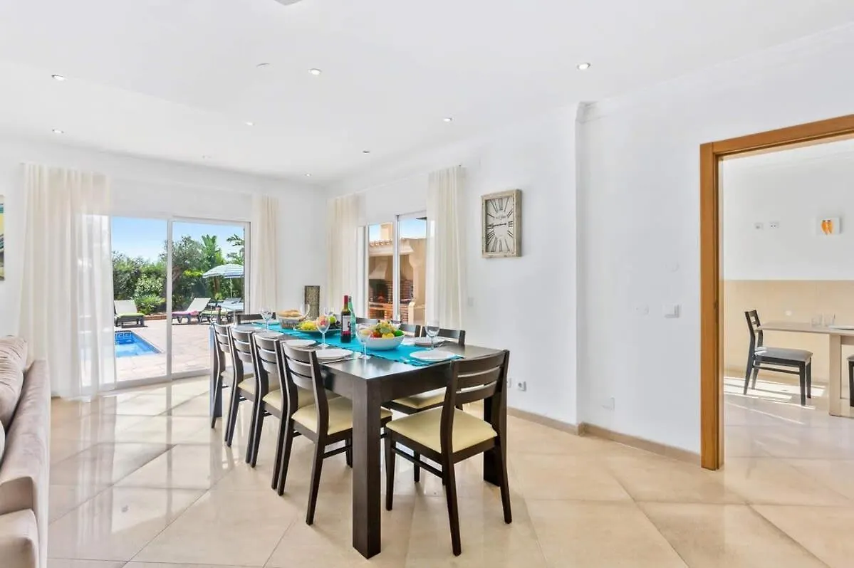Villa Helene Norvilla: Luxury Retreat with Heated Pool Near Gale Beach Guia  0*, Guia (Faro) Portugal